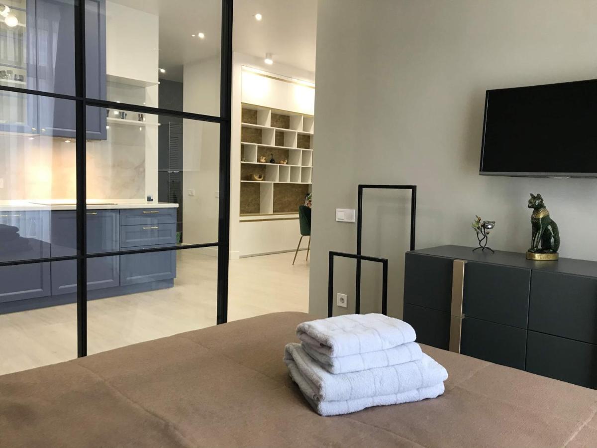 *Luxury Apartment In The City Center* Kiev Bagian luar foto